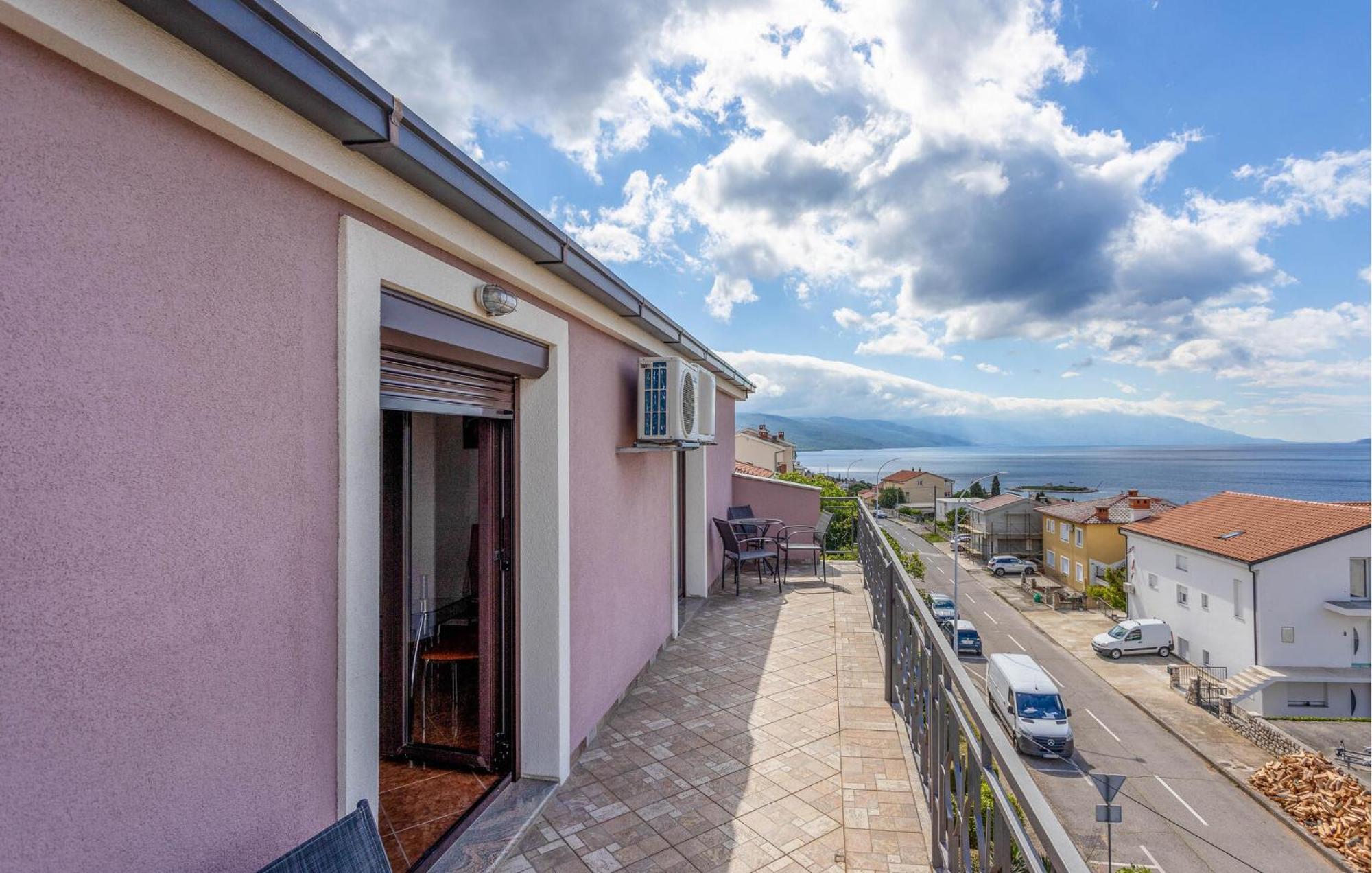 Cozy Apartment In Novi Vinodolski With Kitchen Exterior photo